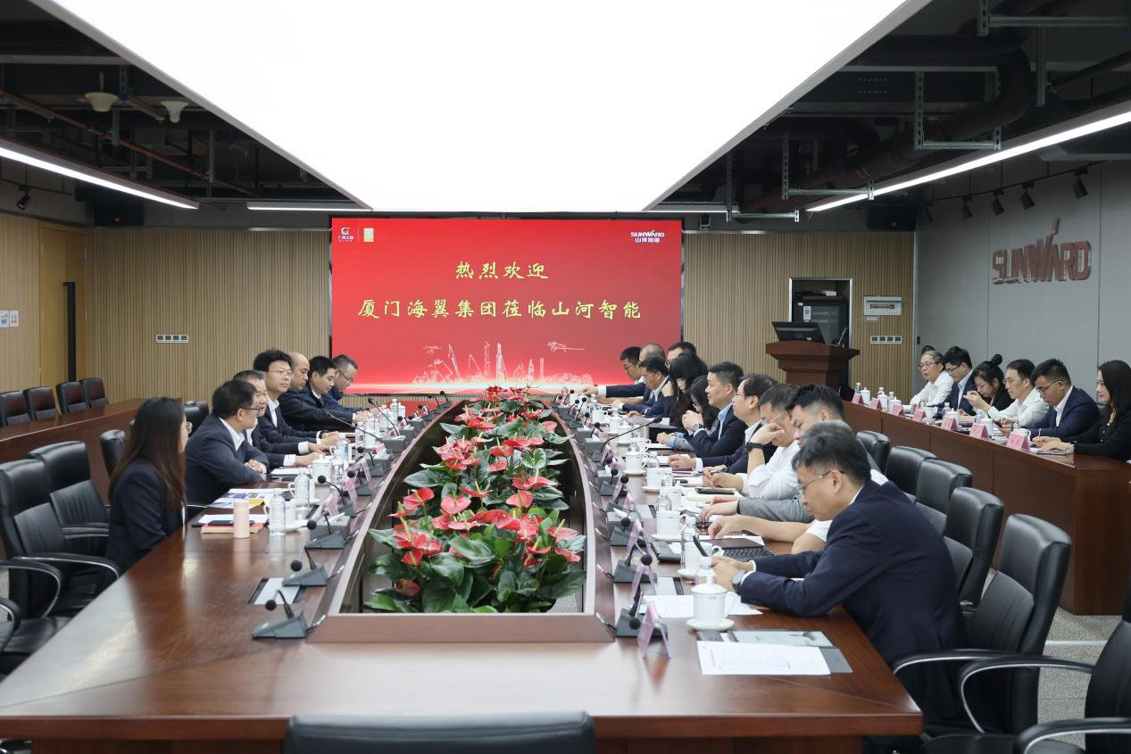 厦门海翼集团总经理金中权到访Z6官网智能