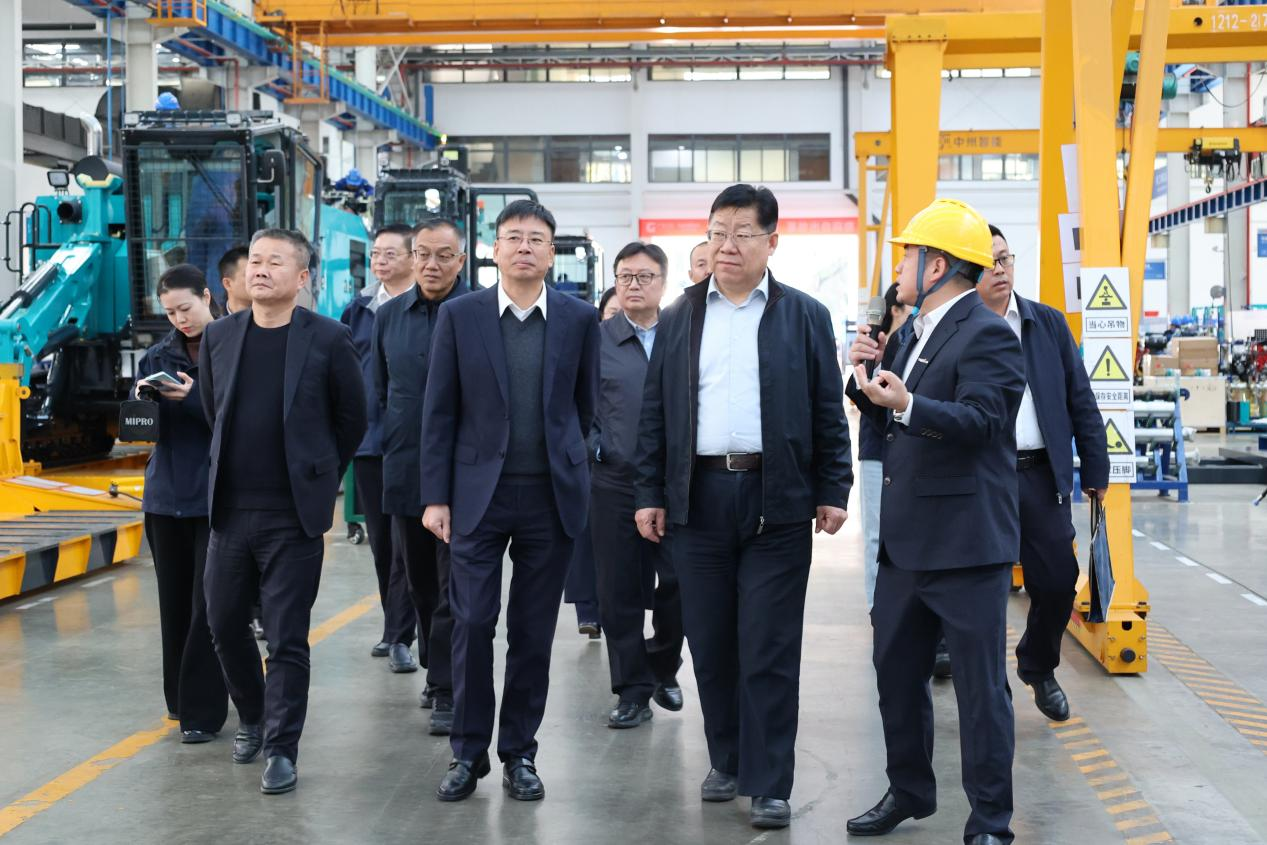 新矿投资集团党委书记、董事长王漠到访Z6官网智能