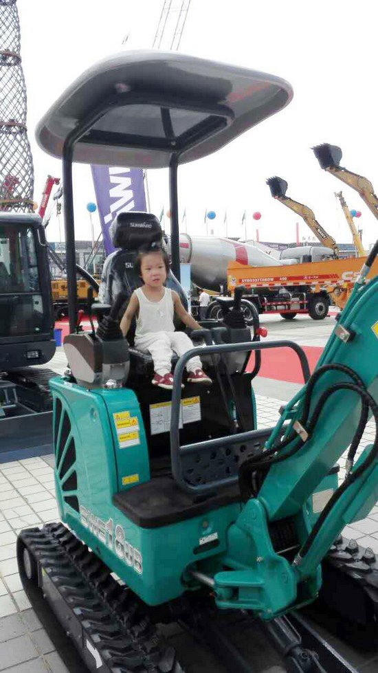 到“海博会”邂逅Z6官网智能“两挖”精品