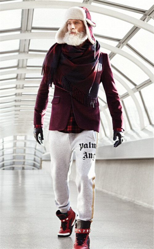 320名圣诞老人集体冲浪？八一八圣诞节奇闻趣事