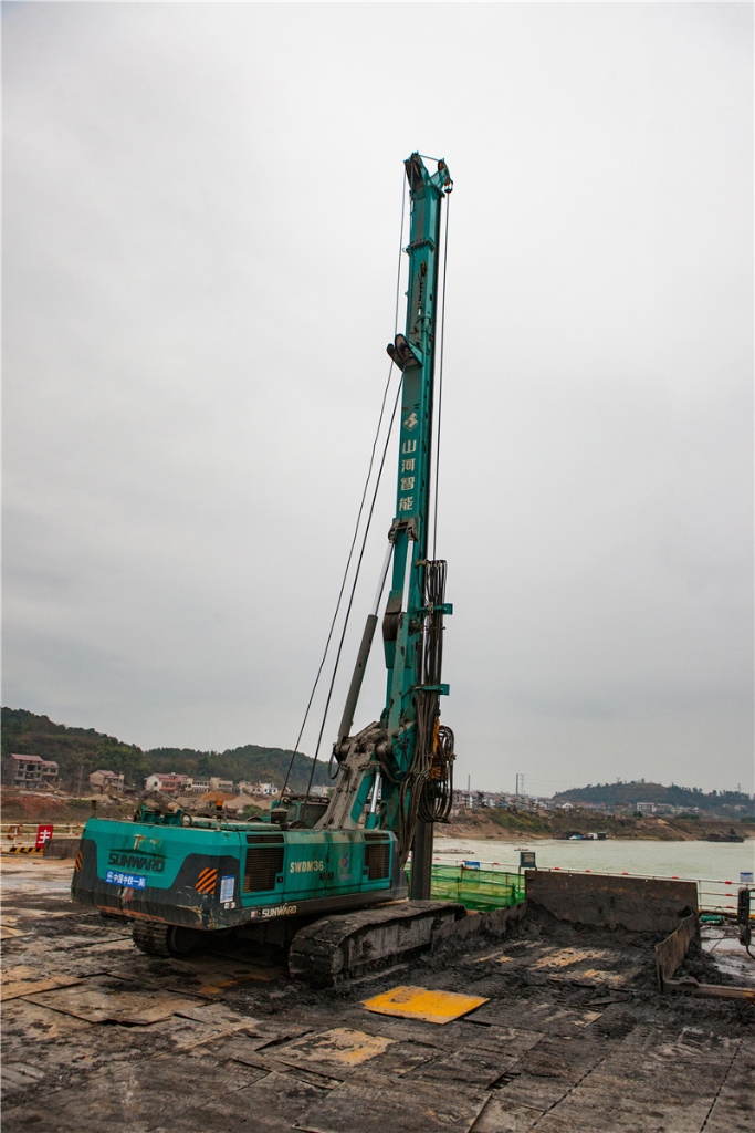 水下钻孔80米，Z6官网智能旋挖钻机震撼施工排场