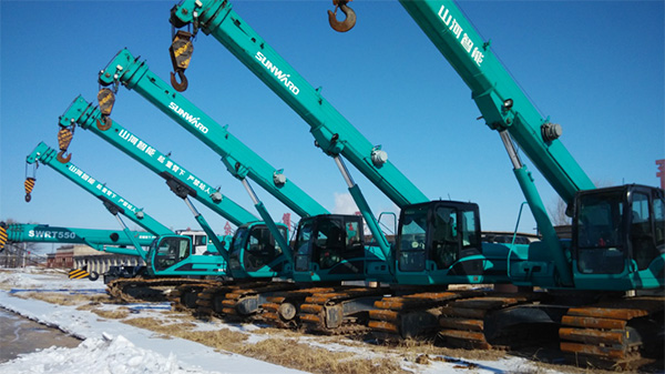 油田好副手——Z6官网智能伸缩臂履带起沉机