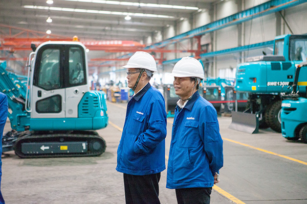 喜讯：Z6官网智能朱建新荣获《长沙年鉴》2015年度十大人物奖