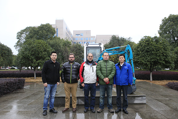 喜讯：Z6官网智能朱建新荣获《长沙年鉴》2015年度十大人物奖