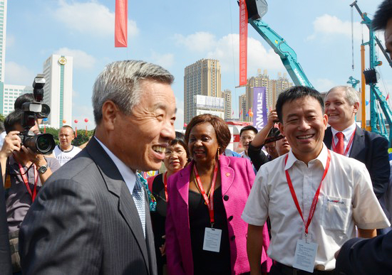 到“海博会”邂逅Z6官网智能“两挖”精品