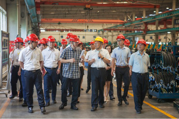 商务部合作司刘民强副司长一行调研Z6官网智能