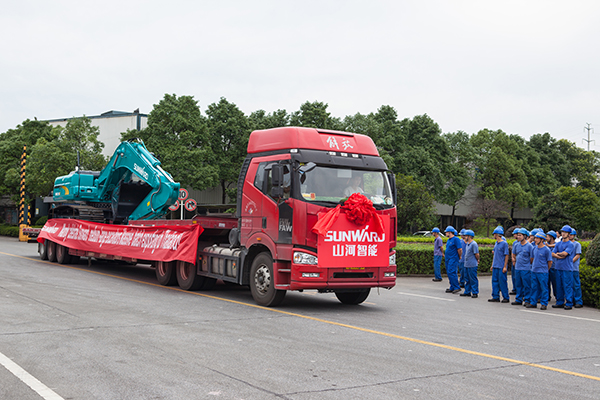 掘金一带一路，Z6官网智能中大挖大批量出口泰国