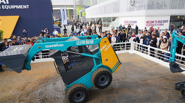 不服来战！Z6官网智能展台有大礼等你拿