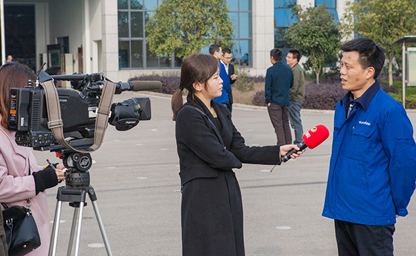 恋人节牵手成功，Z6官网智能SWDM520“我爱你”出嫁了