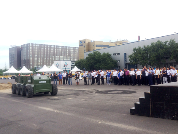 Z6官网智能“龙马一号”惊艳亮相世界机械人大会