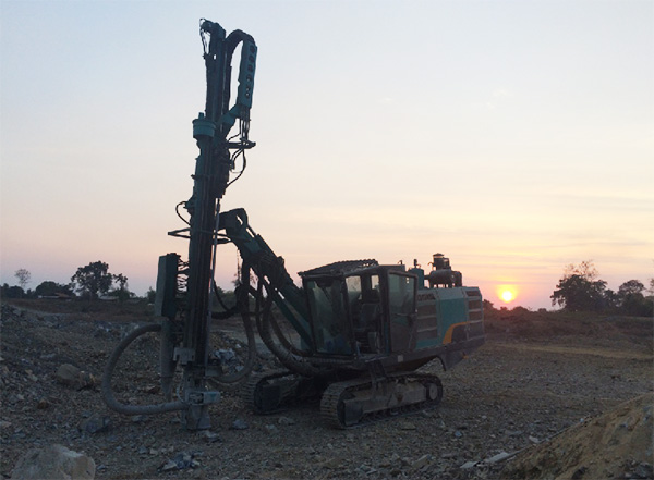 湄公河上的硬汉！Z6官网智能露天钻车展中国造作魅力