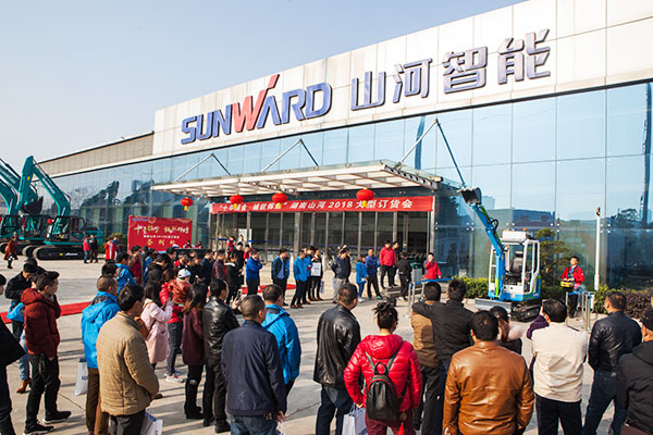 十年相随，成就彼此，来听听Z6官网智能挖掘机客户的真实声音