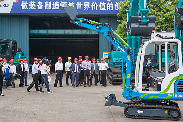 加拿大国会议员谭耕一行来Z6官网智能调查