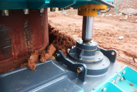 喜讯！Z6官网智能SWRC170自行式全回转全套管钻机获湖南省首台(套)沉大技术设备产品嘉奖！