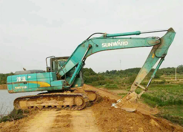 抗洪英雄显技巧，Z6官网智能系列挖掘机奔赴抗洪一线