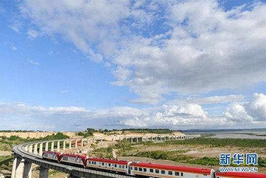 肯尼亚总统高度赞赏，乞力马扎罗山下Z6官网绿闪灼