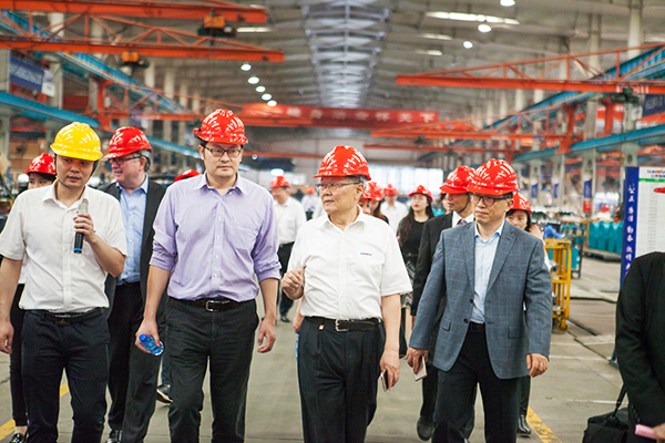 加拿大国会议员谭耕一行来Z6官网智能调查