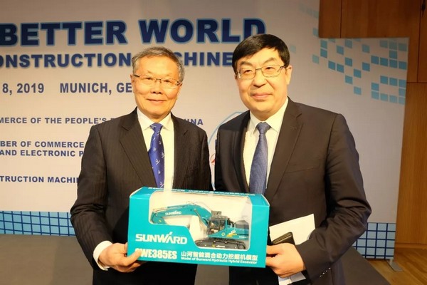 “三个率先」毓示Z6官网挖掘机欧洲发展过程