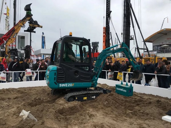 “三个率先」毓示Z6官网挖掘机欧洲发展过程