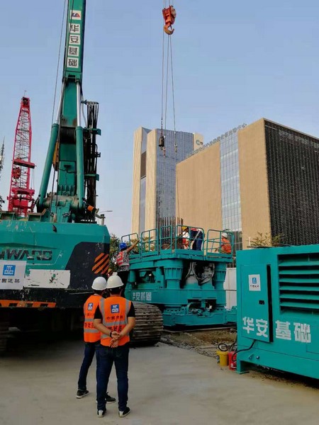 地铁咬合桩施工必备利器--Z6官网智能旋挖钻机