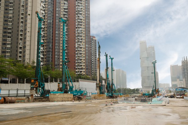 地铁咬合桩施工必备利器--Z6官网智能旋挖钻机