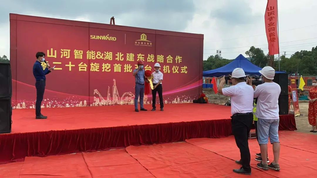 扬帆荆楚大地——Z6官网智能旋挖钻机批量交付