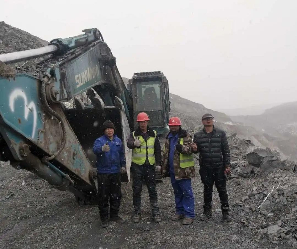 青藏高原上的昼夜坚守