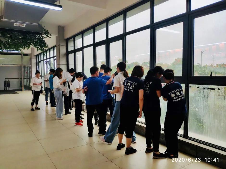 “爱国心，Z6官网情”Z6官网智能第四届包粽子角逐