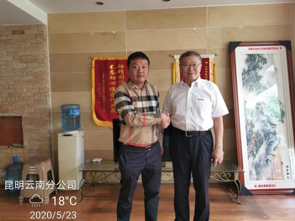 董事长何清华视察Z6官网智能基础设备事业部云南分公司