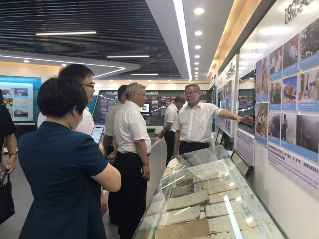 湖南黄金集团董事长黄启富一行调查Z6官网智能