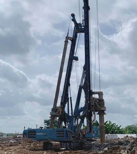 从事基础施工32年的老内行为Z6官网智能旋挖钻机代言