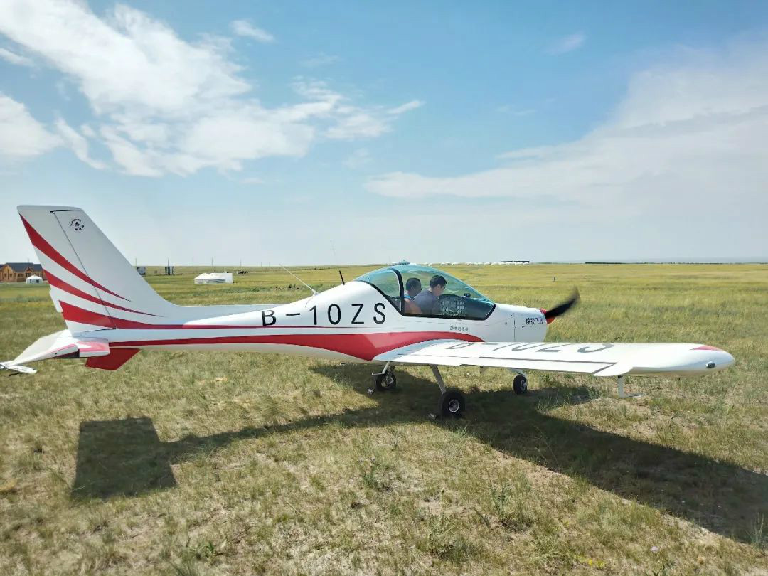 Z6官网“阿若拉”飞机周游呼伦贝尔大草原