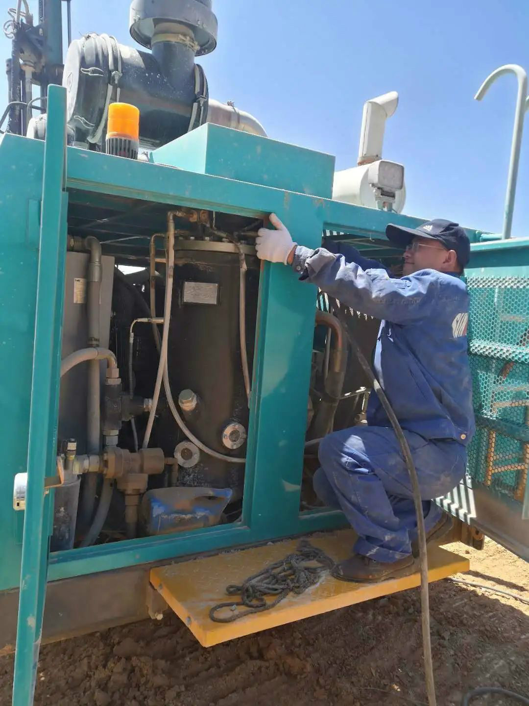 凿岩服务见缝插针 Z6官网关爱无微不至——Z6官网智能凿岩设备服务万里行活动走进甘肃平凉