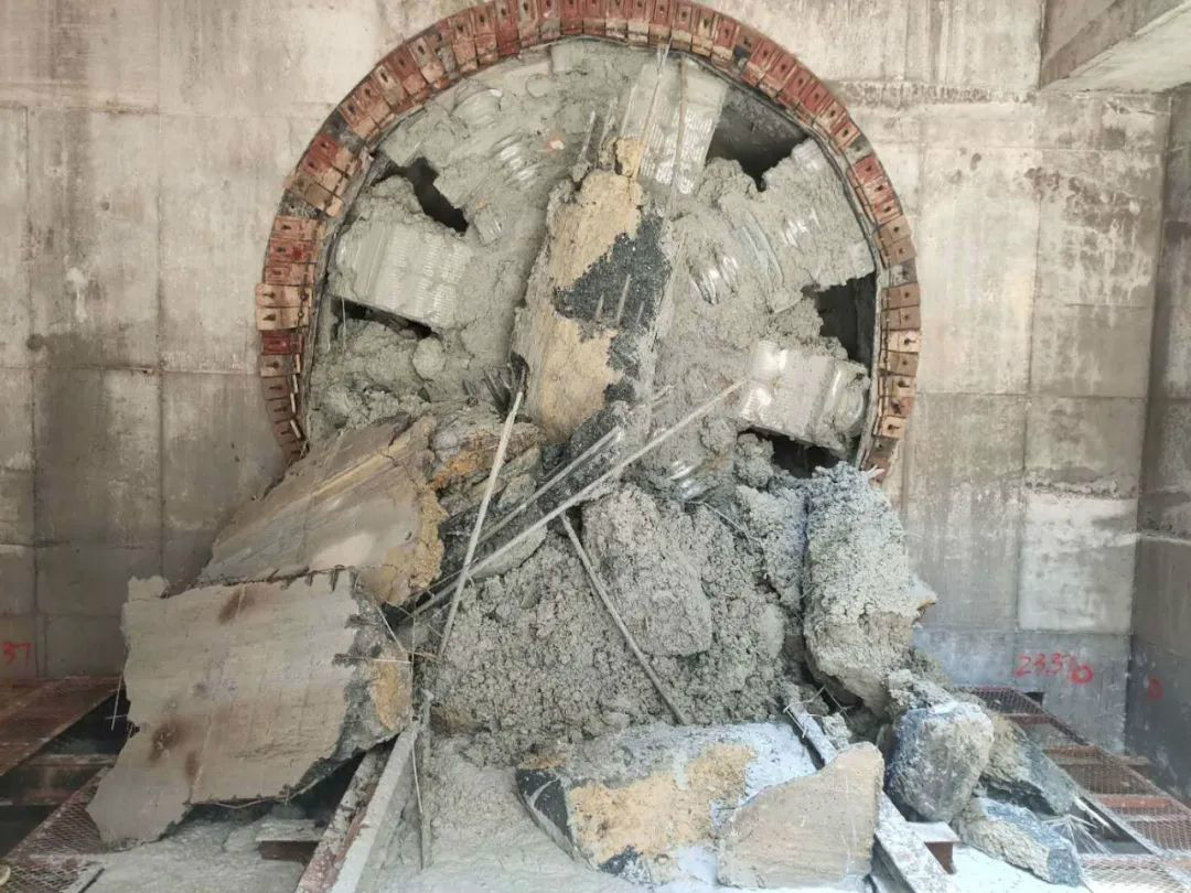 中铁Z6官网盾构机贯通湖南省首条电力盾构隧路