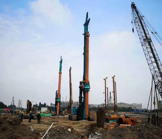 从事基础施工32年的老内行为Z6官网智能旋挖钻机代言