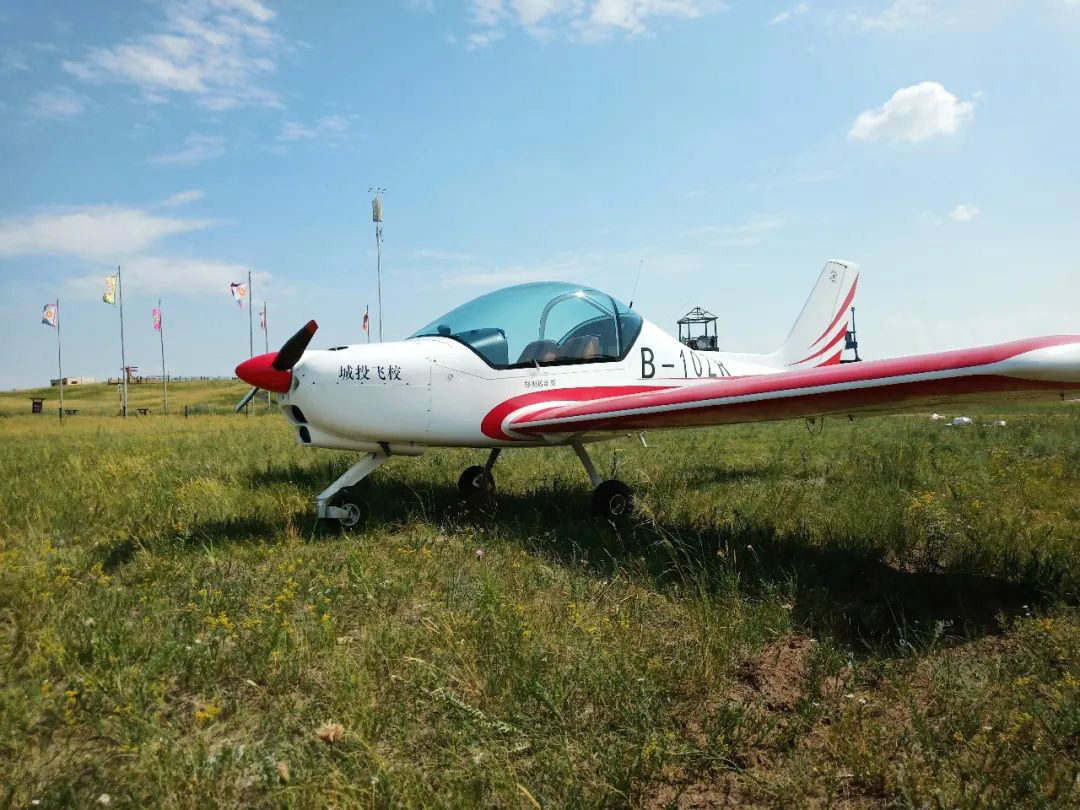 Z6官网“阿若拉”飞机周游呼伦贝尔大草原