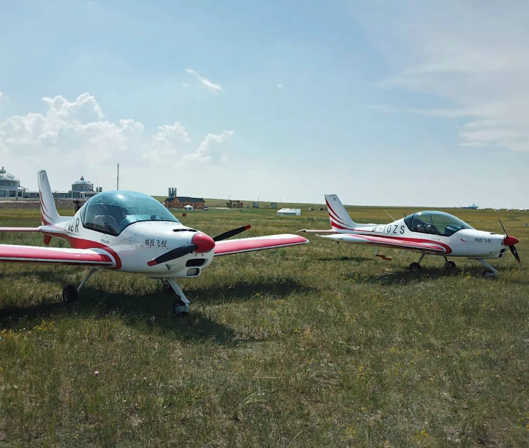 Z6官网“阿若拉”飞机周游呼伦贝尔大草原