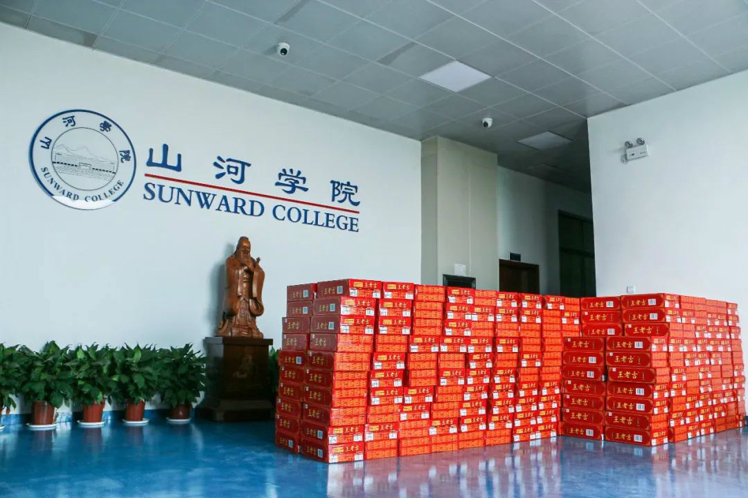 情系职工送清冷，殷切关切鼓劲头——Z6官网智能发展夏季送清冷活动