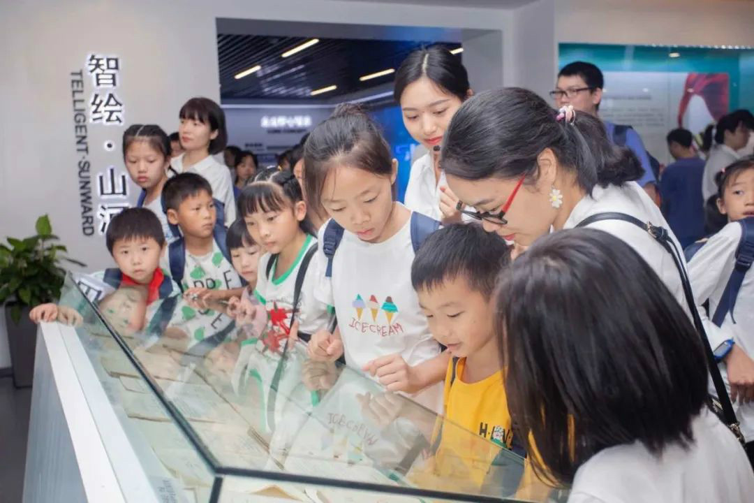 公司托管子女，员工暑期无忧 ——Z6官网智能职工子女暑期托管班开班