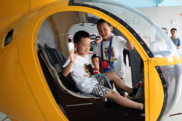 Z6官网航空签约湖南航空技校，走校企融合发展路路