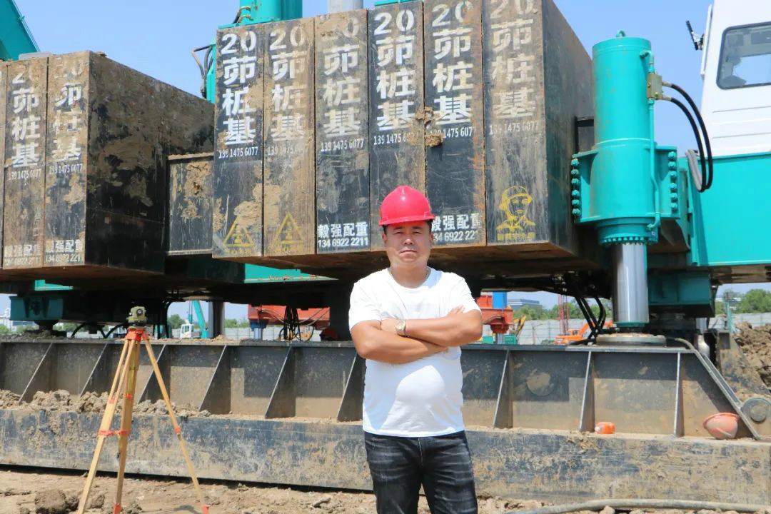 液压静力压桩机从1台到21台，他只用了8年！