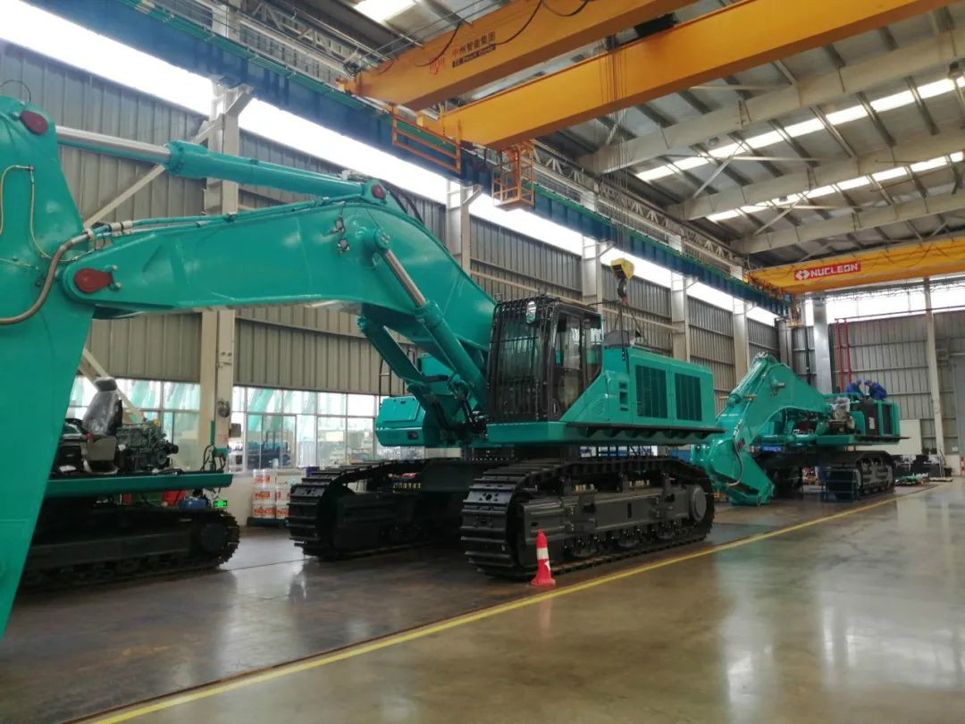 创新再出成就！Z6官网智能超大型履带式液压挖掘机下线