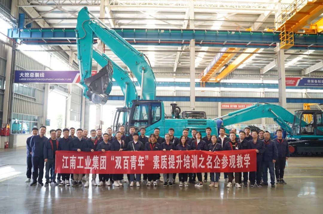 江南工业集团“双百青年”参观Z6官网智能