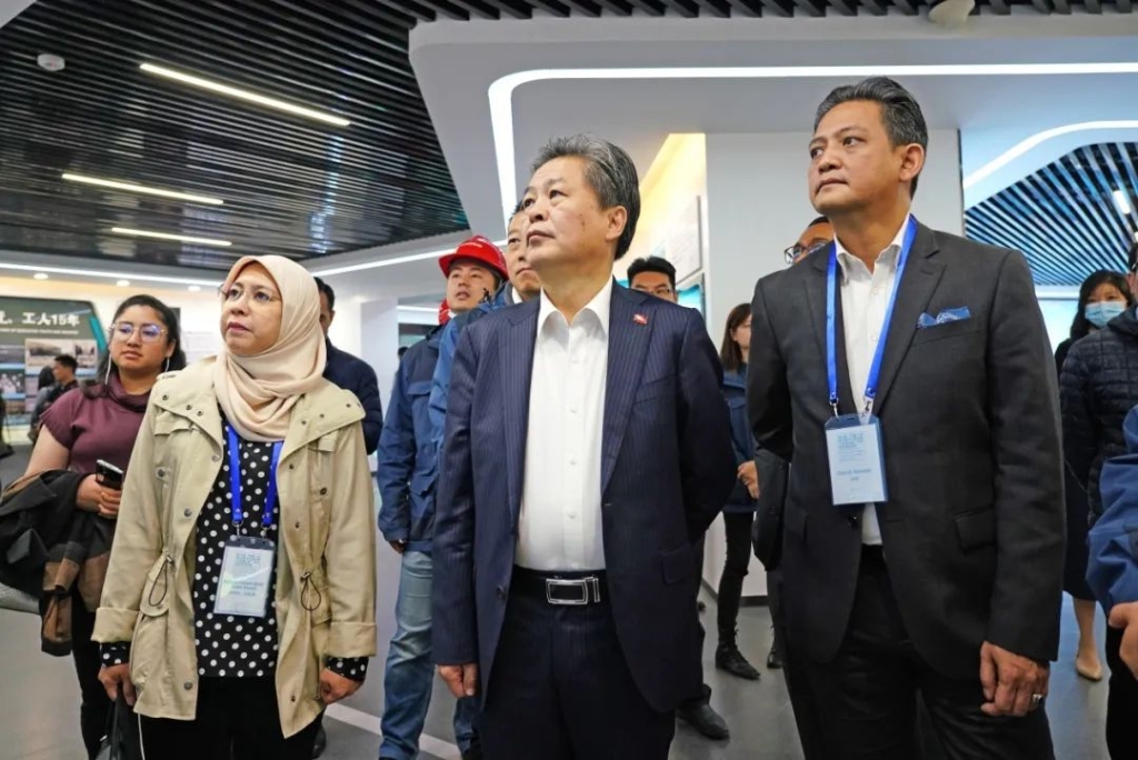 东盟结合参访团调查Z6官网智能