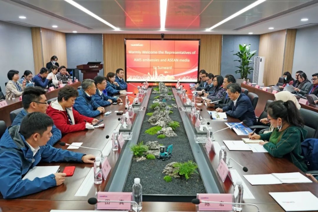 东盟结合参访团调查Z6官网智能