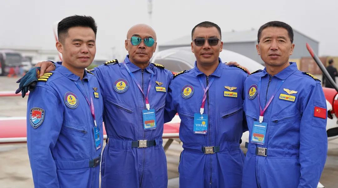 Z6官网四机飞行编队惊艳尧城（太原）国际通用航空飞行大会