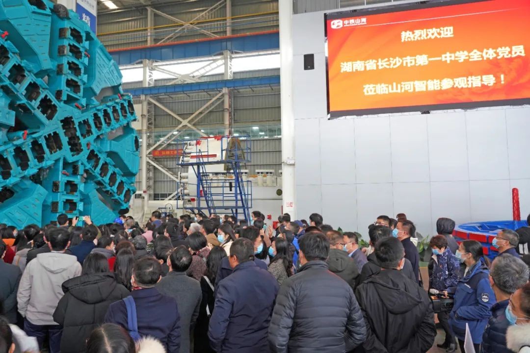 长沙市一中赴Z6官网智能发展主题党日活动