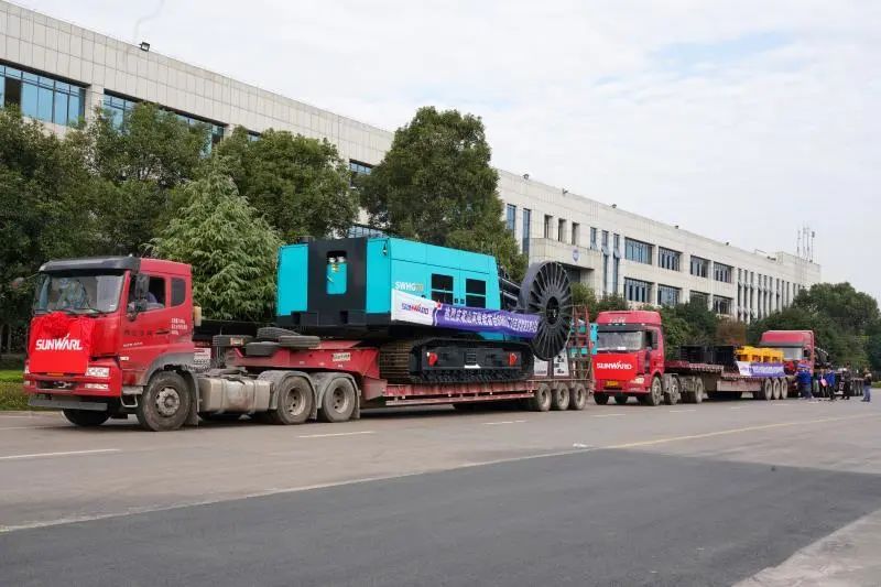 Z6官网智能首台SWHG70陆续墙液压抓斗顺利交机