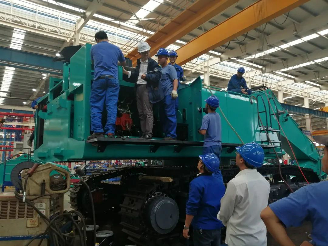 创新再出成就！Z6官网智能超大型履带式液压挖掘机下线