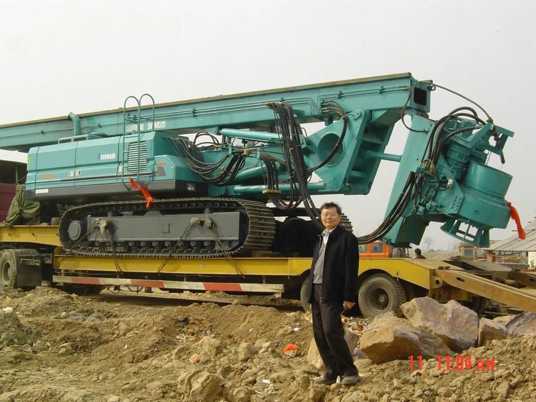 以先导式创新实现旋挖钻机弯路超车